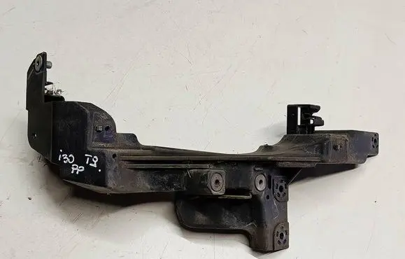 Hyundai i30 Headlight/headlamp mounting bracket 64166A6000T9 64166A6000