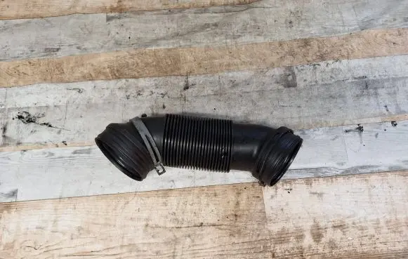 Volkswagen Touran I Air intake hose/pipe 1K0129684L 446149