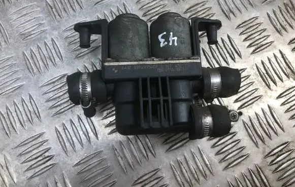 BMW 5 E39 Coolant heater control valve 8374995 64128374995