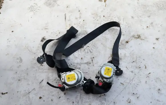Opel Vivaro Front seatbelt 