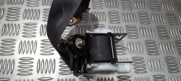 Mazda 626 Rear seatbelt E40426116 B0005616