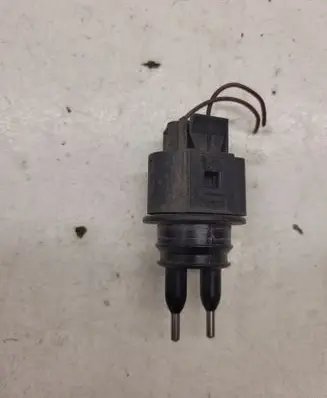Volkswagen PASSAT B5 Windshield washer fluid level sensor 7M0973202
