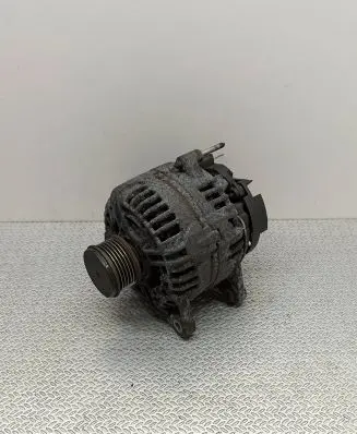 Renault Clio III Generator/alternator 8200660033A 0124425071