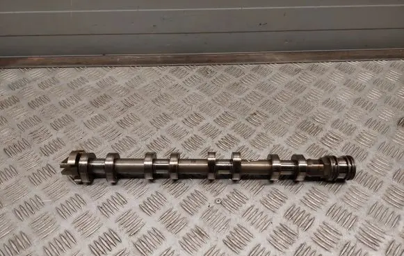 BMW 5 F10 F11 Camshaft 7629529