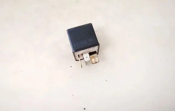Audi A6 S6 C4 4A Other relay 443951253s