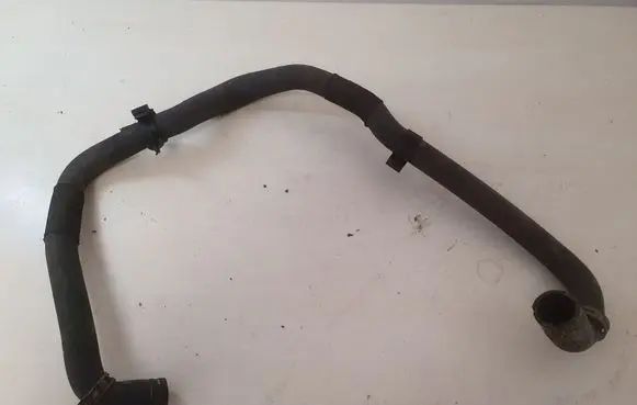 Engine coolant pipe/hose