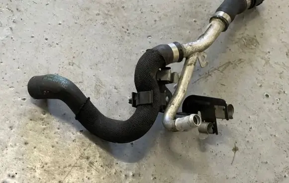 BMW 6 F12 F13 Coolant pipe/hose 7647750 15476810