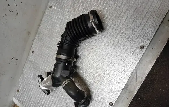 Renault Clio IV Air intake hose/pipe 165763328R