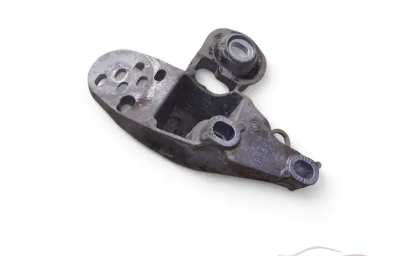 Engine mounting bracket