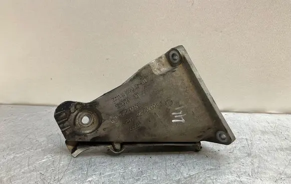 BMW 5 E60 E61 Engine mounting bracket 6769032 6868 13807410