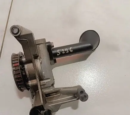 Volkswagen Transporter - Caravelle T5 Oil pump 03L115263