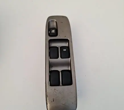 Mitsubishi Pajero Electric window control switch MR587930