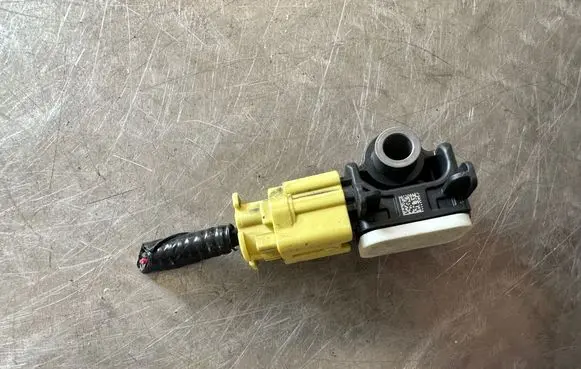 Nissan Juke I F15 Airbag deployment crash/impact sensor 988301EA0A