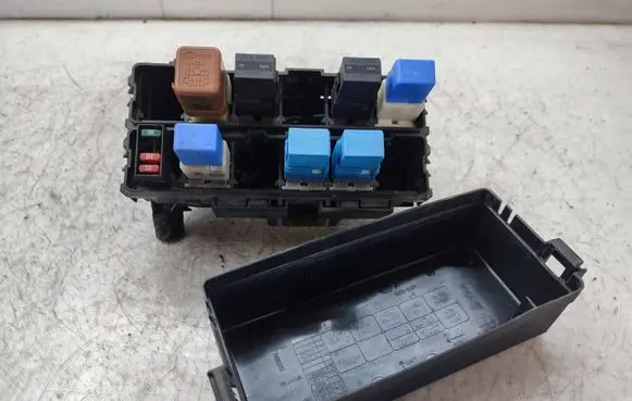 Nissan Navara Fuse box set 8X00B
