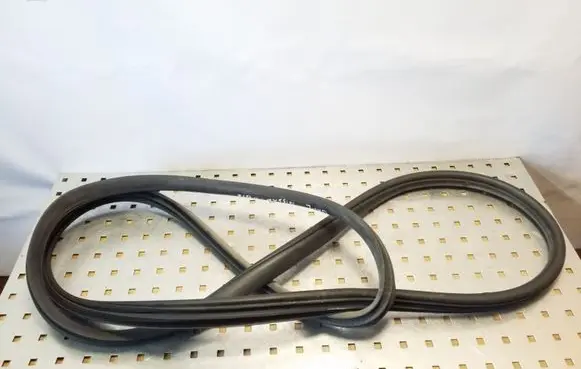 Nissan Note (E11) Rear door rubber seal (on body) 