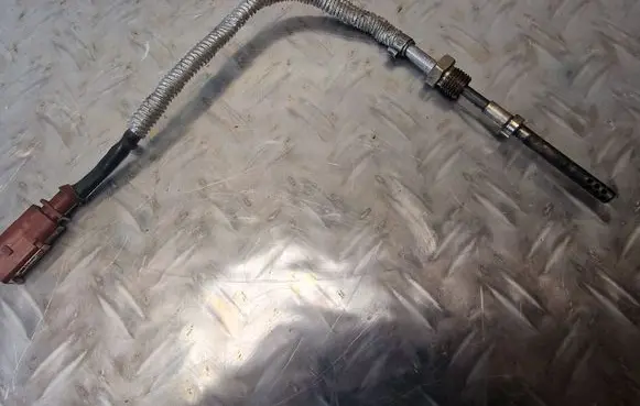 Audi A4 S4 B8 8K Exhaust gas temperature sensor 059906088M