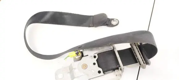 Nissan Pathfinder R51 Front seatbelt 7P2350P 7P2350-P