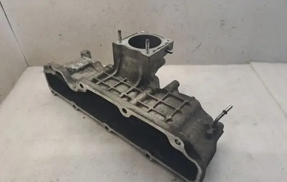 Toyota Avensis T270 Intake manifold 171010R020