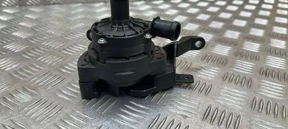 Audi A3 8Y Electric auxiliary coolant/water pump 3WA965567B 5WA121093J 3WA965567