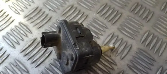 Opel Omega B1 Headlight level adjustment motor 90492832