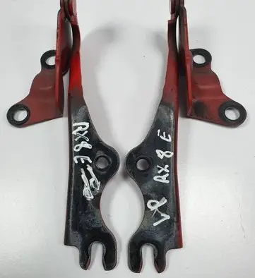 Engine bonnet/hood hinges
