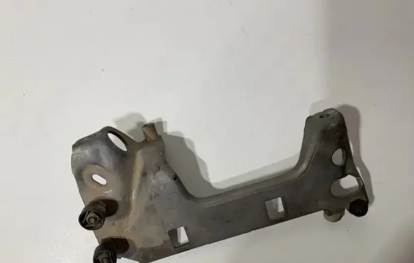 Mercedes-Benz C W205 Intercooler pipe mounting bracket A1770902741
