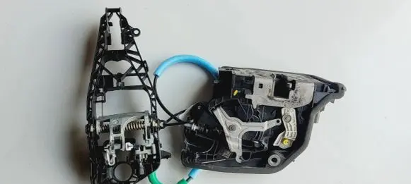 BMW X1 F48 F49 Front door lock 7281931 7401209