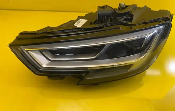 Audi A3 S3 8V Headlight/headlamp 8V0941033