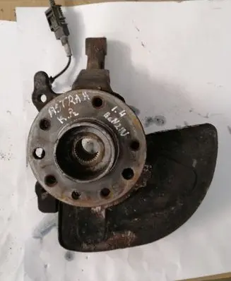 Opel Astra H Front wheel hub 13156047