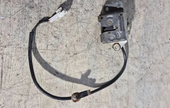 Loading door lock