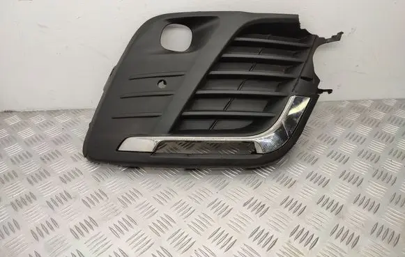 Peugeot Traveller Front fog light trim/grill 9811823877