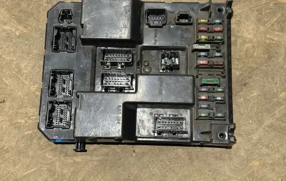 Peugeot 307 Fuse module 9651197680