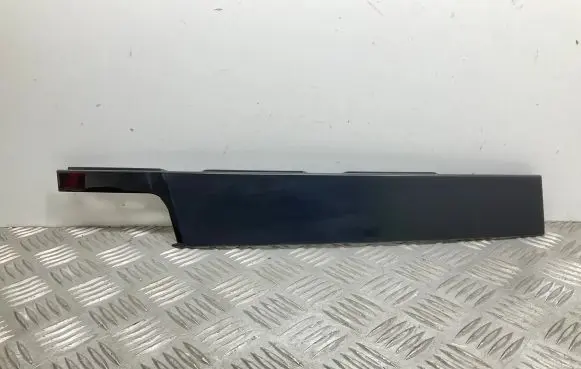 Seat Leon (5F) Front door glass trim molding 5F3837901D