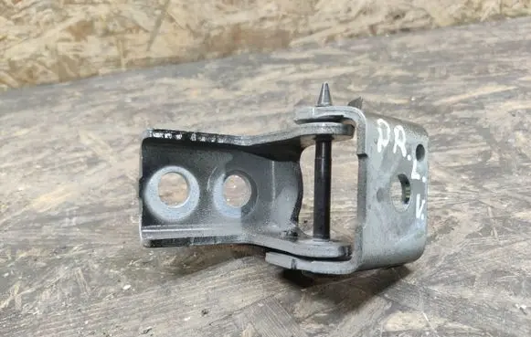 Citroen DS7 Crossback Front door upper hinge 331U8