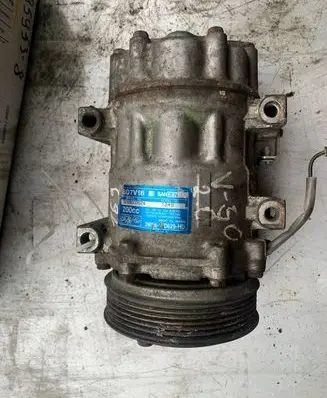Renault Megane I Air conditioning (A/C) compressor (pump) SD7V16