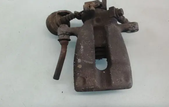 Opel Zafira B Rear brake caliper