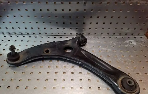 Mitsubishi Colt Front lower control arm/wishbone