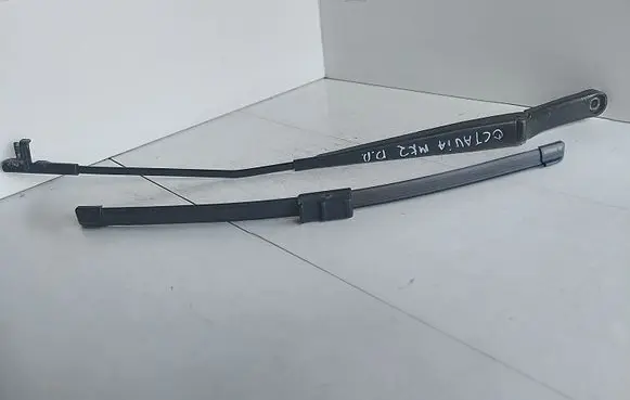 Skoda Octavia Mk2 (1Z) Front wiper blade arm 1Z1955410