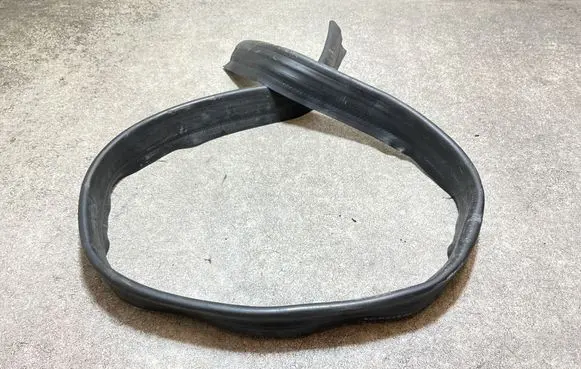 Mercedes-Benz CLS C218 X218 Engine compartment rubber A2126280800