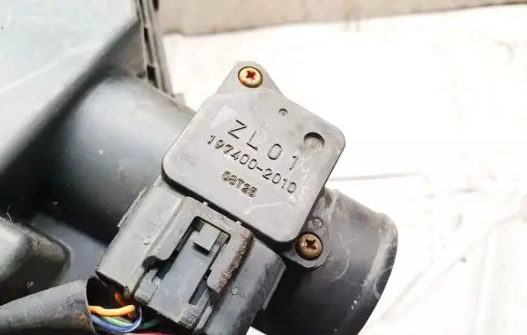 Mazda 3 I Mass air flow meter 1974002010 zl01