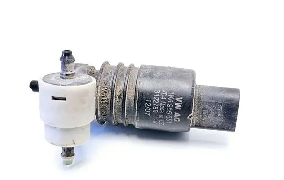 Volkswagen PASSAT B6 Windscreen/windshield washer pump 1K6955651