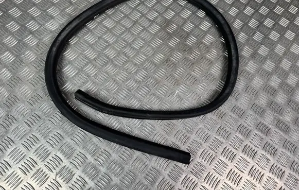 Maserati GranCabrio M145 Front door rubber seal 82295000
