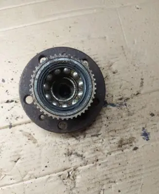 Rear wheel hub
