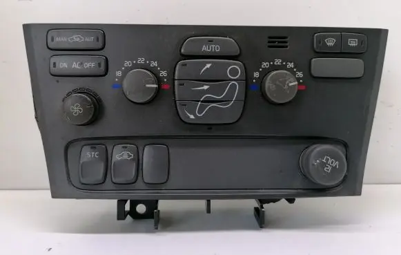 Volvo V70 Climate control unit 7923