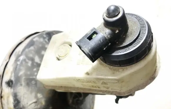 Renault Megane I Master brake cylinder