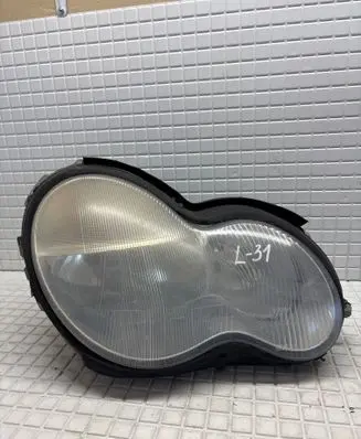 Mercedes-Benz C AMG W203 Headlight/headlamp 0301166202 A2038200261