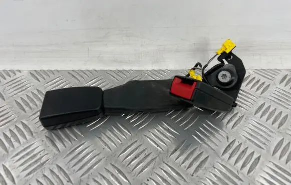 Mercedes-Benz C W204 Middle seatbelt buckle (rear) A2048602669 B070113X 34043152C