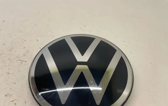 Volkswagen Jetta VII Manufacturer badge logo/emblem 5H0853601P