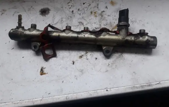 Renault Scenic II - Grand scenic II Fuel distributor 0445214065