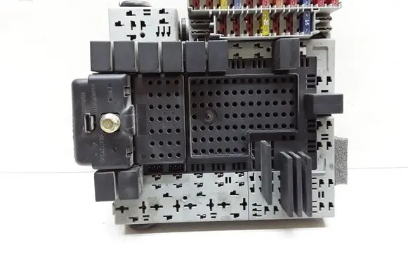 Volvo V70 Fuse module 8645410 8645411